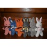 lapin  de 20 cm brodé au prenom de votre choix
