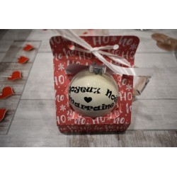 boule  Joyeux Noel + prenom + écrin  ou 1er noel + prenom - écrin