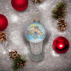 Boule de Noël  avec neige